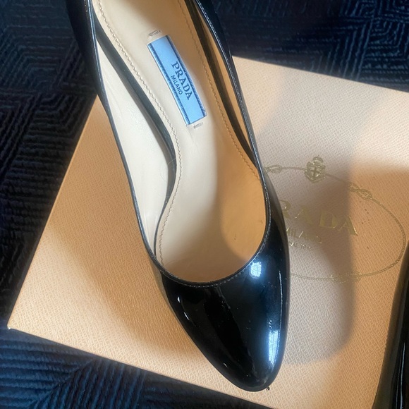 Prada Court Heels, patent leather heels, size 35 1/3, Made in Italy - Picture 6 of 7